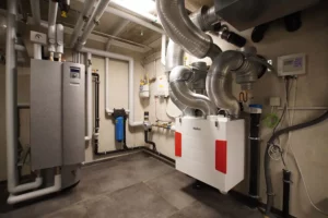 Heizungsanlage mit modernem System für hydraulischen Abgleich.