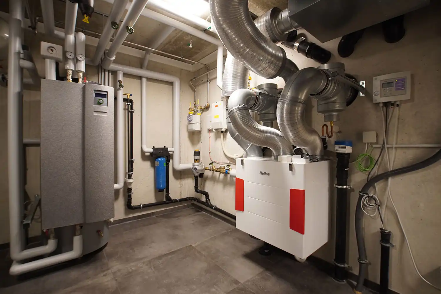 Heizungsanlage mit modernem System für hydraulischen Abgleich.